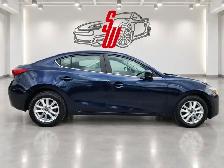 2018 MAZDA MAZDA3 GS - Photo 9