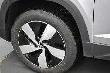 2025 Volkswagen Taos Trendline 4MOTION Clean CARFAX | AWD | Heat - Photo 17