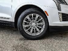 2017 Cadillac XT5 Luxury AWD 3.6L | Forward Collision Alert - Photo 11