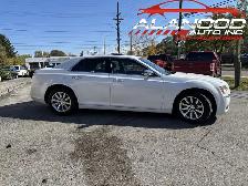 2012 Chrysler 300 Limited 4dr Rear-wheel Drive (CERTIFIED) - Photo 4