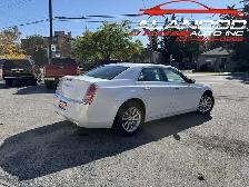 2012 Chrysler 300 Limited 4dr Rear-wheel Drive (CERTIFIED) - Photo 5