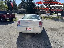 2012 Chrysler 300 Limited 4dr Rear-wheel Drive (CERTIFIED) - Photo 6