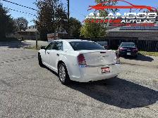 2012 Chrysler 300 Limited 4dr Rear-wheel Drive (CERTIFIED) - Photo 7