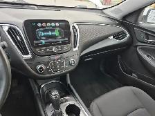 2018 Chevrolet Malibu - Photo 12