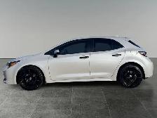 2022 Toyota Corolla Hatchback - Photo 2