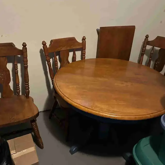 oak pedestal round table and chairs