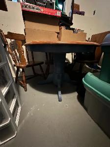 oak pedestal round table and chairs - Photo 2