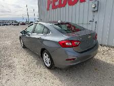 2018 Chevrolet Cruze LT - Photo 2