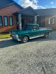 Beautiful 69 Chevrolet C-10 Short box