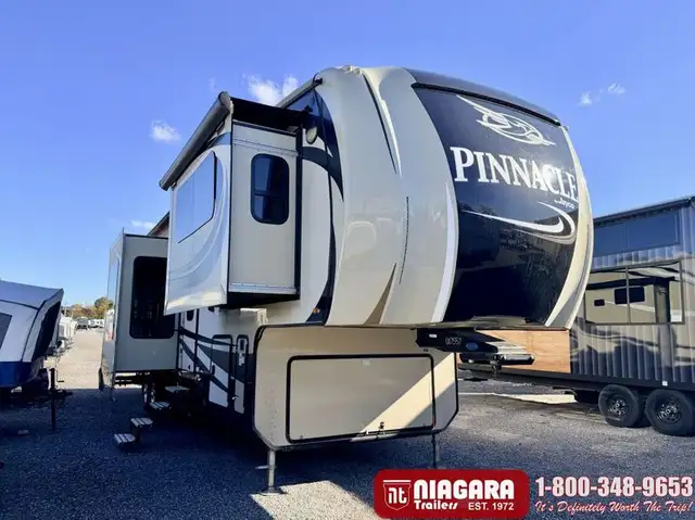 2017 JAYCO PINNACLE 38FLSA Fifth Wheel