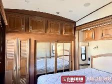 2017 JAYCO PINNACLE 38FLSA Fifth Wheel - Photo 9