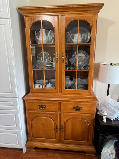 Roxton maple dining room set - buffet and hutch (2 pieces)