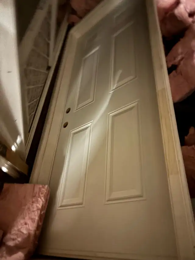 Brand new 34 inch exterior door and frame right hand