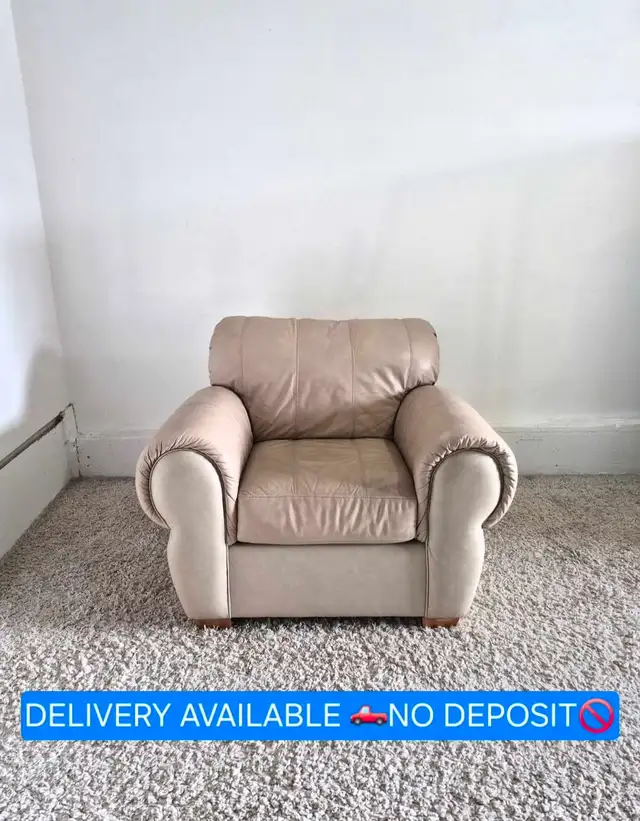 DELIVERY AVAILABLE Real Leather Single Sofa Chair / Single Sofa
