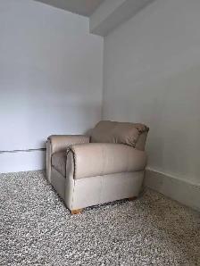 DELIVERY AVAILABLE Real Leather Single Sofa Chair / Single Sofa - Photo 4