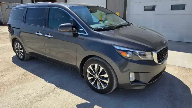Clean Title 2016 Kia Sedona SX