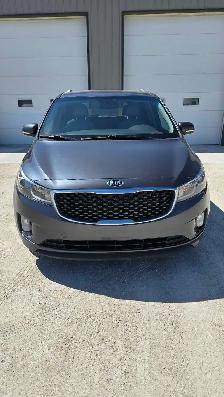 Clean Title 2016 Kia Sedona SX - Photo 2