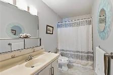 Straight & Solid 3bdrm Bungalow w/ Dbl Det Garage! 59yr og owner - Photo 8