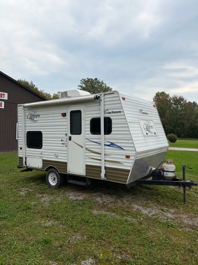 18ft Travel Trailer- Perfect for Hunting!