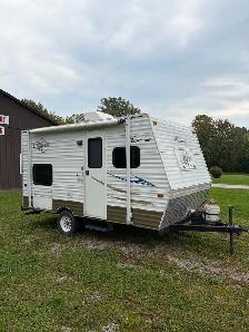 18ft Travel Trailer- Perfect for Hunting!