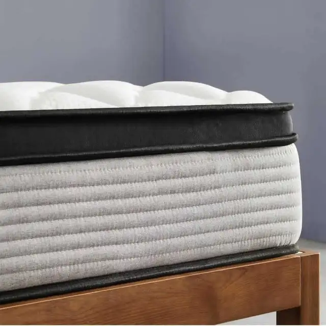 I am selling a brand-new Queen-size mattress in Longueuil.