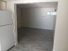 2 Bedrooms 1 washroom spacious bilevel basement in Fleetwood - Photo 5