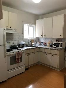 Furnished Room for Rent DT Toronto Bathurst Dundas all include - Photo 3