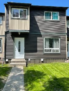 3 Bedroom Townhome in Stettler - Photo 2
