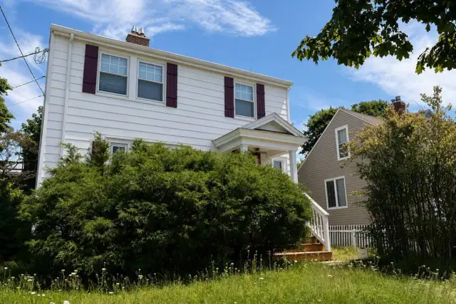 11-028 Beautiful West End Halifax home, water included