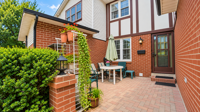 Nov 1 - 4 Bed / 3 Baths House for Rent Near Finch and 404
