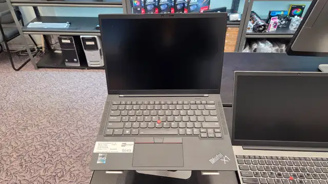 Lenovo ThinkPad X1 Carbon Gen 10 – Intel i5 / 16GB RAM / 512G