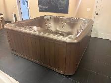 Refurbished 2007 Sundance Chelsee Hot Tub – $5,995