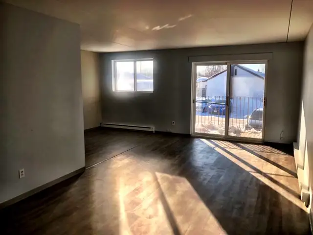 Spacious and Sunny! 2 bedroom apartment in Westfort, $1850   H