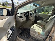2013 Toyota Sienna LE - 7 Passenger - Photo 9