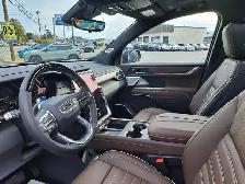 2027 GMC Acadia Denali Ultimate - Photo 2