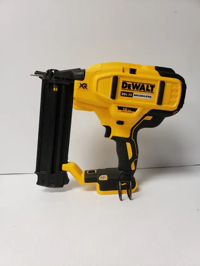 (9925139) Dewalt DCN680 Brad Nailer - 18 Gauge