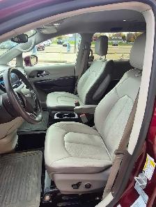 2017 Wheelchair Accessible Chrysler Pacifica - Photo 4