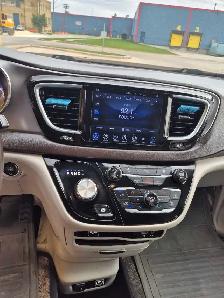 2017 Wheelchair Accessible Chrysler Pacifica - Photo 6