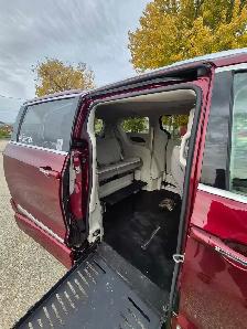 2017 Wheelchair Accessible Chrysler Pacifica - Photo 7