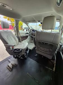 2017 Wheelchair Accessible Chrysler Pacifica - Photo 9
