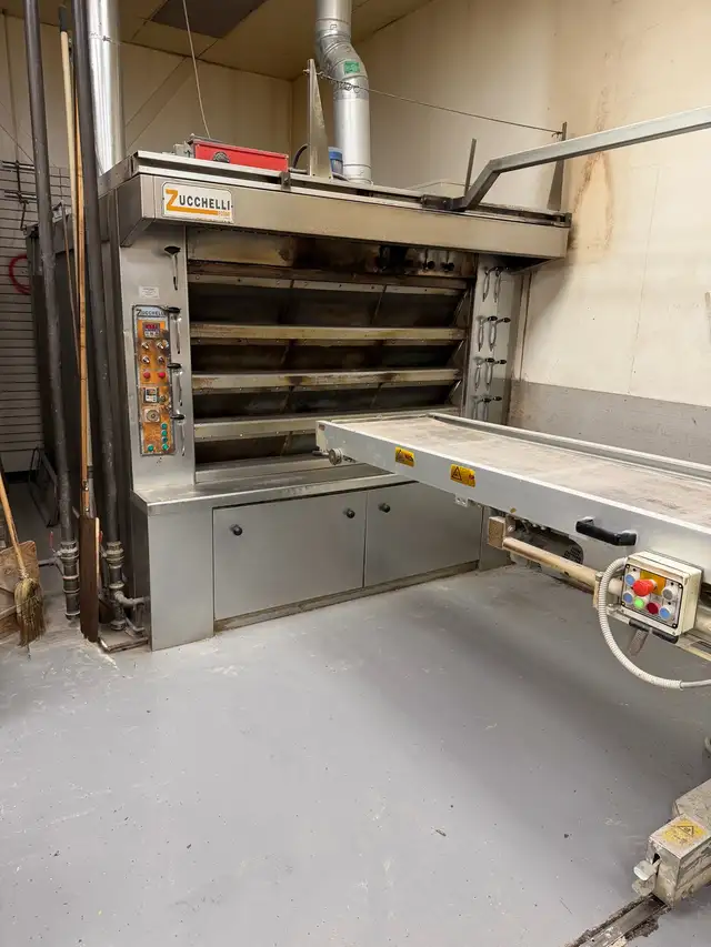Zucchelli deck oven with automatic loader