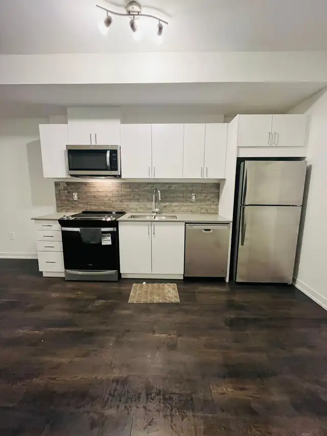 PRIVATE ROOM AVAILABLE IN TORONTO