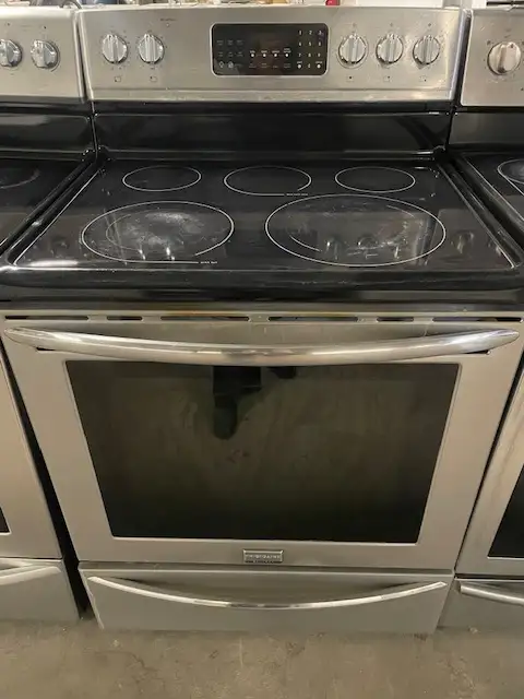 Cuisinière stainless vitrocéramique Frigidaire