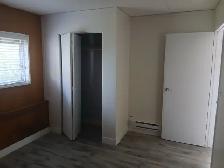 Spacious 2 bedroom basement in Fleetwood - Photo 9