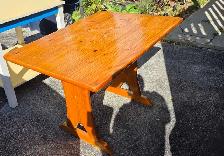 Solid pine trestle table - Photo 3