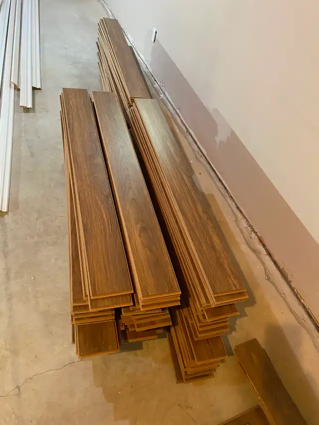 Walnut laminate flooring (used)