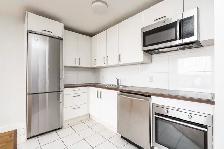 Renovated Bachelor, Queen and Bathurst - ID 4380 - Photo 2