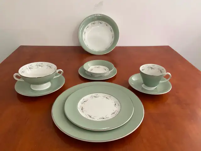 SET DE VAISSELLE VINTAGE POUR 8 PERSONNES