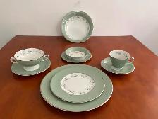SET DE VAISSELLE VINTAGE POUR 8 PERSONNES