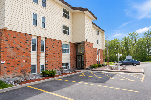 IMPERIAL COURT - 2 BDRM Suite